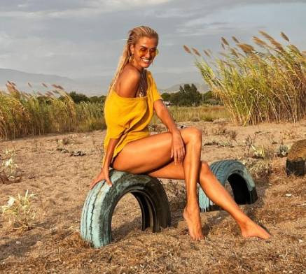 Şöhreti bırakıp doğaya çekilen ünlü manken tarlada çalışmaya başladı - Resim: 16